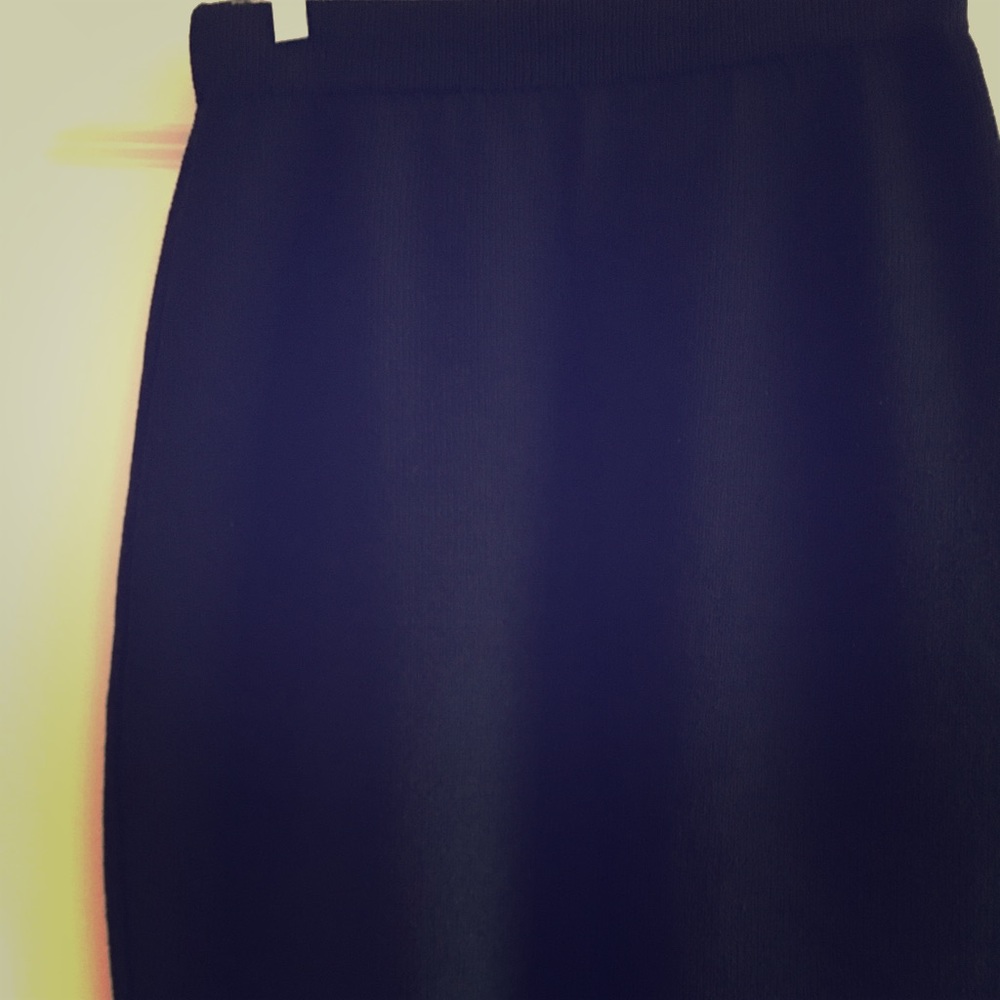 Black St John Collection skirt, size 8